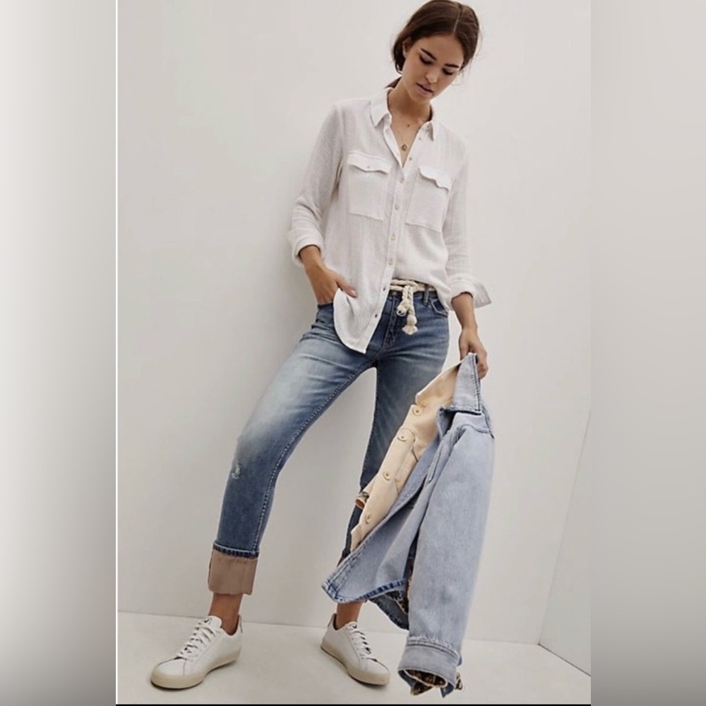 Anthropologie Pilcro High-Rise Satin Trim Slim Straight Jeans –‎ Size 27 👖